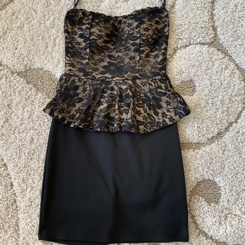 NWT Papaya Nude Black Lace Peplum Dress Small S